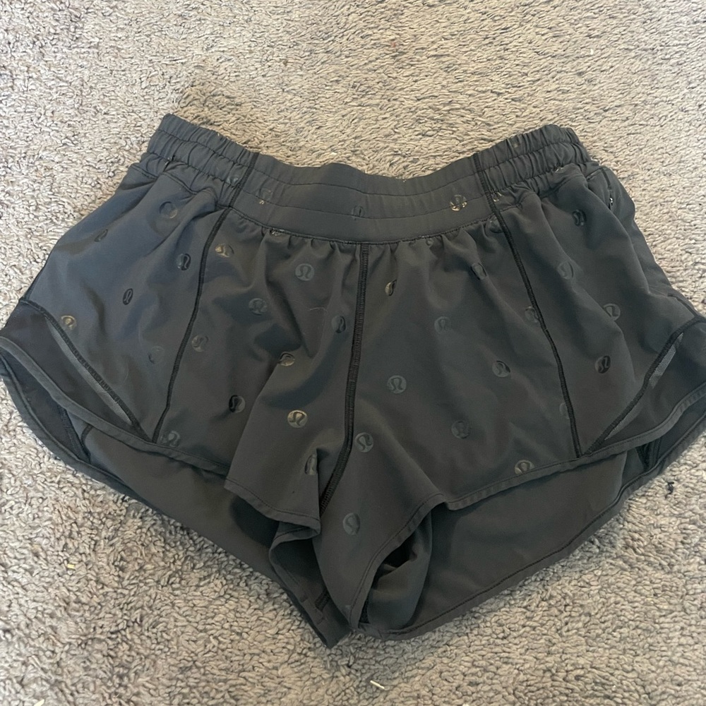 Lululemon Hotty Hot Low-Rise Lined Short 2.5